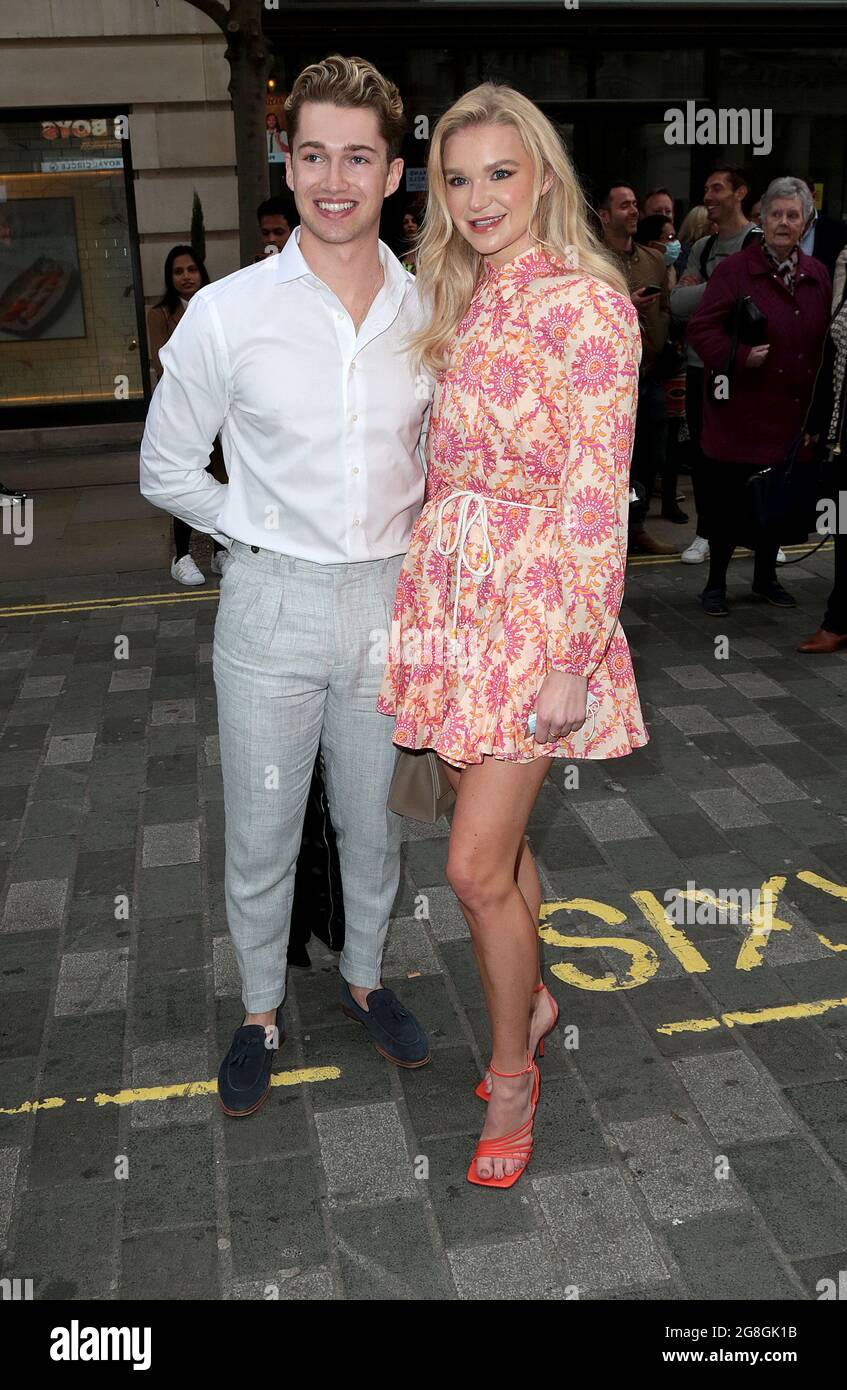 26 mai 2021 - Londres, Angleterre, Royaume-Uni - Voici le Boys Press Night, Londres Palladium PHOTO SHOWS: AJ Pritchard et Abbie Quinnen Banque D'Images