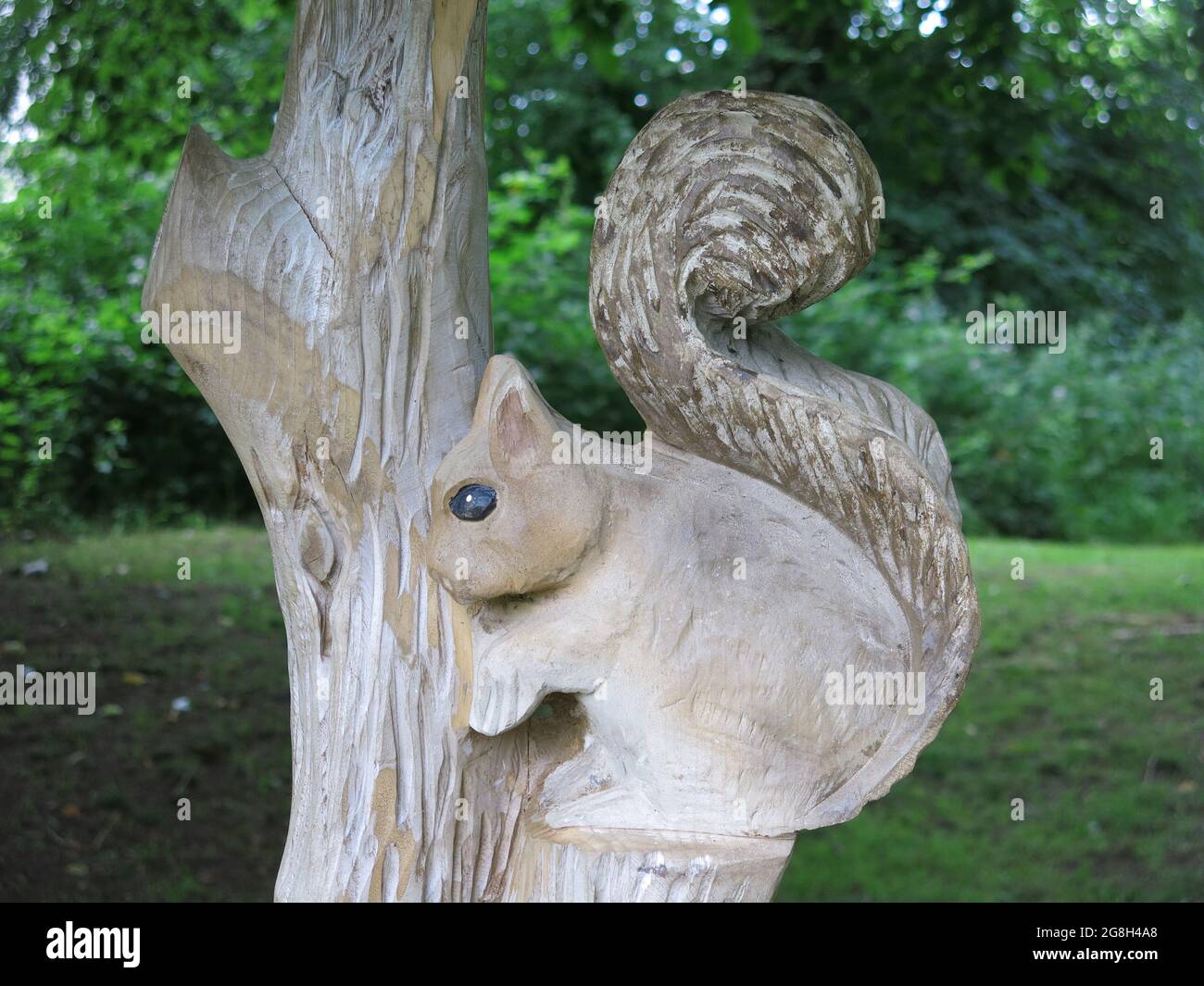 Partez à la chasse aux sculptures lifesize de la « route Gruffalo » à travers les bois autour du Loch Kilmardinny et gardez les sous-fives actives pendant les longues vacances d'été. Banque D'Images