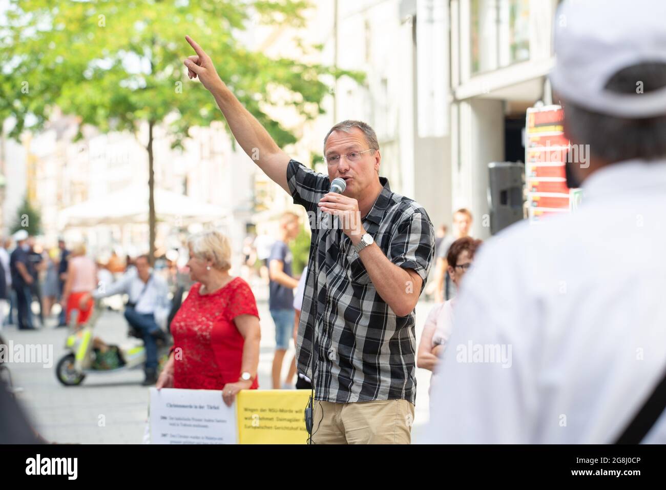 Michael Stürzenberger gestikuliert sauvage. Der vom Verfassungschutz beobachtete Michael Stürzenberger chapeau am 20. Juli 2019 nur zwei Tage nach seiner Verurteilung zu 8 Monaten Haft auf Bewährung in der Münchner Innenstadt abgehalten. (Photo par Alexander Pohl/Sipa USA) crédit: SIPA USA/Alay Live News Banque D'Images