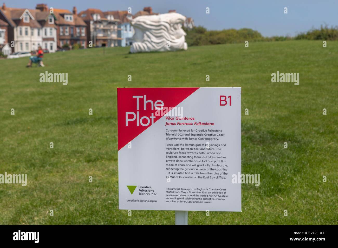 Janus Fortress est une nouvelle œuvre multiforme de Pilar Quinteros située sur la falaise surplombant la ville de Folkestone dans le cadre de la triennale 2021 Banque D'Images