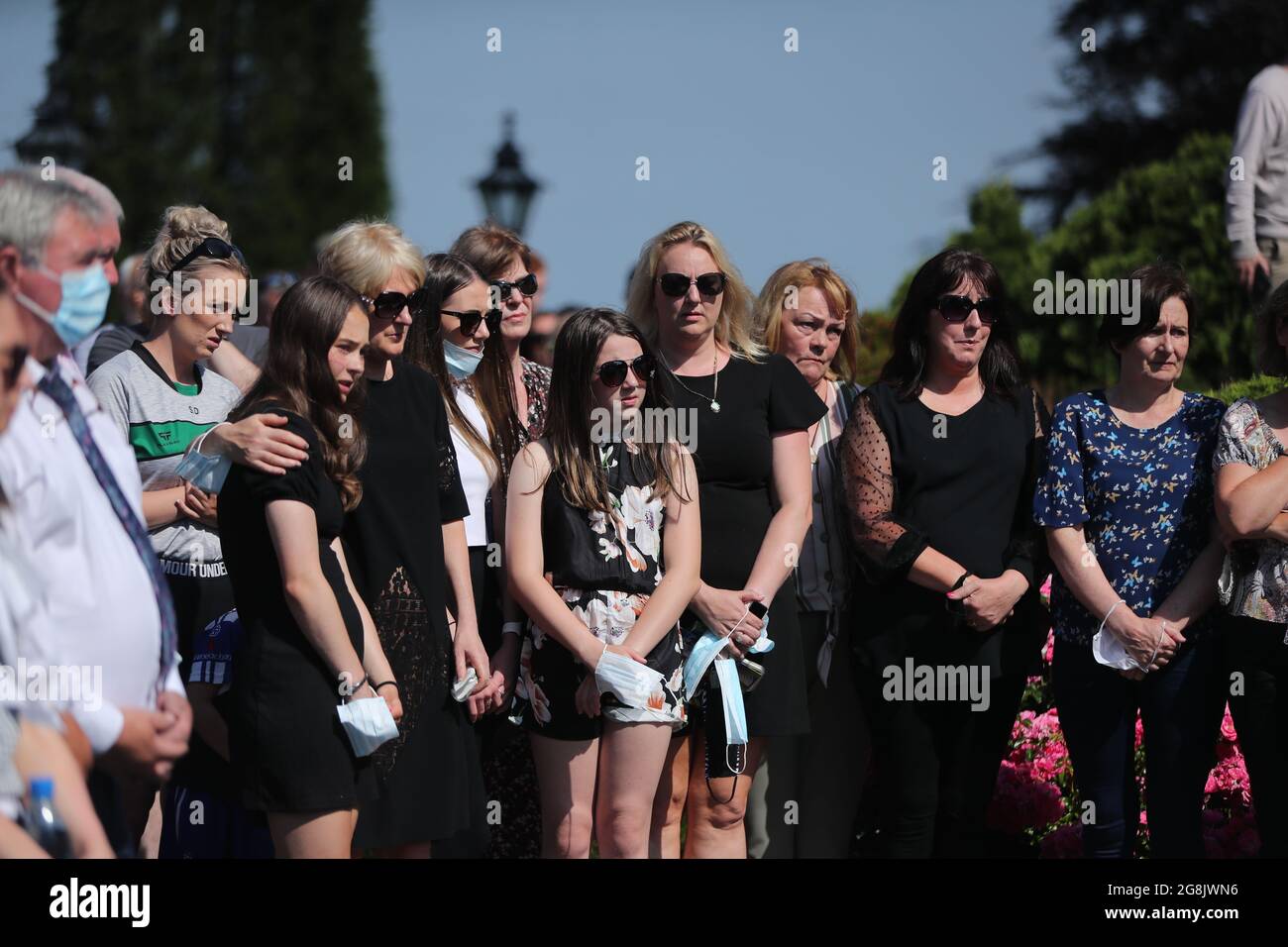 Les amateurs de deuil assistent aux funérailles de Brendan og Duffy, l'étoile de Monaghan GAA U20, à la cathédrale St McCartan, dans la ville de Monaghan. Date de la photo: Mercredi 21 juillet 2021. Banque D'Images