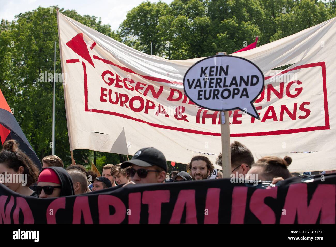 Transparent le plus fin Gegen die Festung Europa uns ihre fans. AM 19.5.2019 gingen in München um die 20.000 Menschen für ein solidarisches Europa gegen Nationalismus auf die Straße. DAS Bündnis wird von über 100 Organizationen mitgetragen. (Photo par Alexander Pohl/Sipa USA) crédit: SIPA USA/Alay Live News Banque D'Images