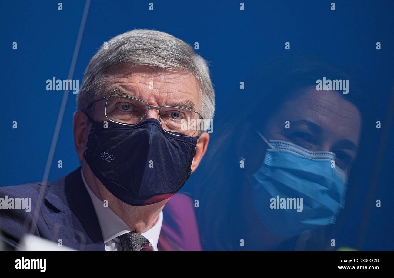 Tokyo, Japon. 21 juillet 2021. Thomas Bach, président du CIO, et Annastacia Palaszczuk, chef du gouvernement du Queensland en Australie, parlent lors d'une conférence de presse au Centre de presse principal (MPC) . Le CIO décerne les Jeux Olympiques de 2032 à Brisbane . Credit: Michael Kappeller/dpa/Alay Live News Banque D'Images