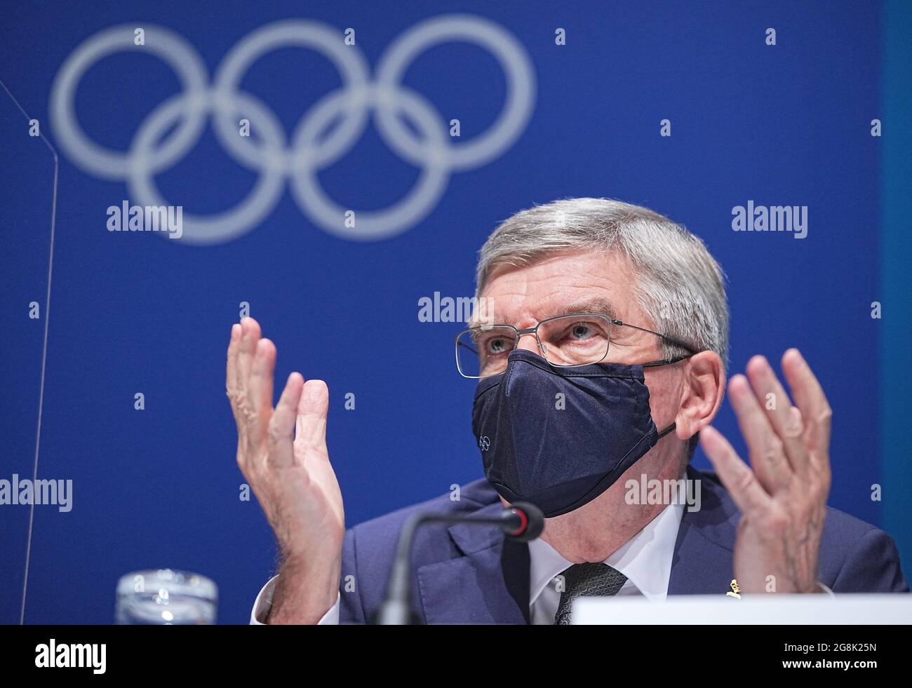 Tokyo, Japon. 21 juillet 2021. Thomas Bach, président du CIO, et Annastacia Palaszczuk, chef du gouvernement du Queensland en Australie, parlent lors d'une conférence de presse au Centre de presse principal (MPC) . Le CIO décerne les Jeux Olympiques de 2032 à Brisbane . Credit: Michael Kappeller/dpa/Alay Live News Banque D'Images