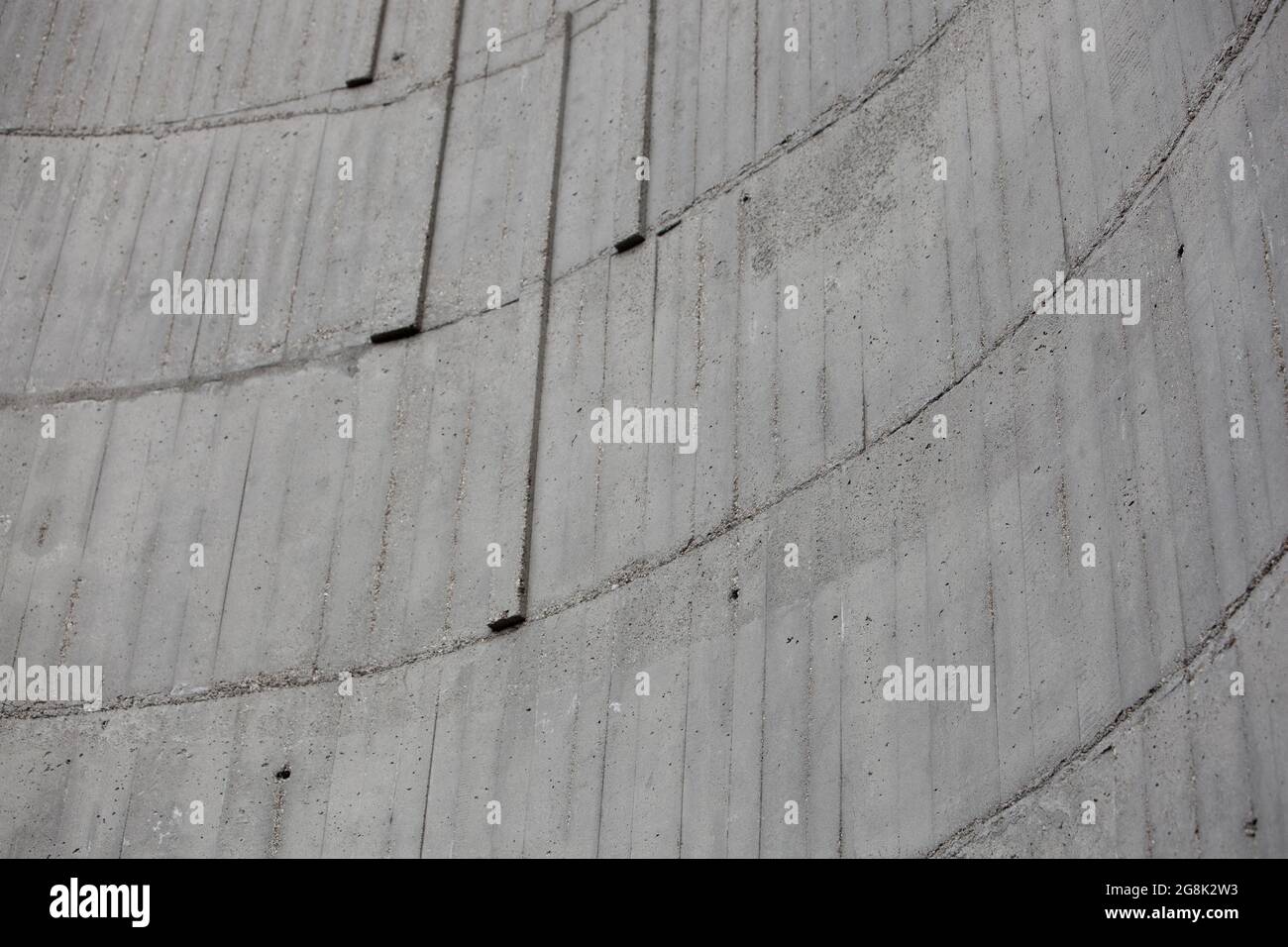 Surface en béton d'un monument minimaliste. Simplicité et puissance dans l'architecture. Banque D'Images