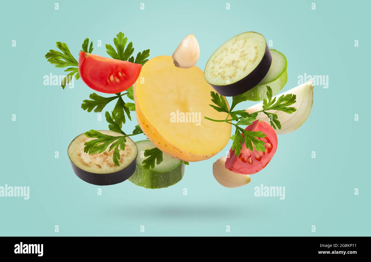 Ensemble de légumes différents sur fond bleu Banque D'Images