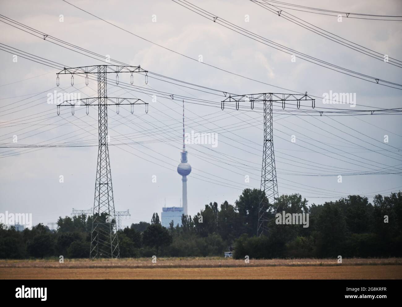 21 juillet 2021, Brandebourg, Ahrensfelde/OT Lindenberg des pylônes