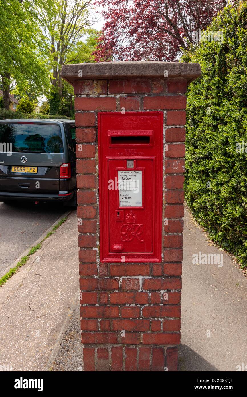 KENILWORTH, WARWICKSHIRE, ROYAUME-UNI - 29 MAI 2021 : vue de la boîte postale Royal Mail Banque D'Images