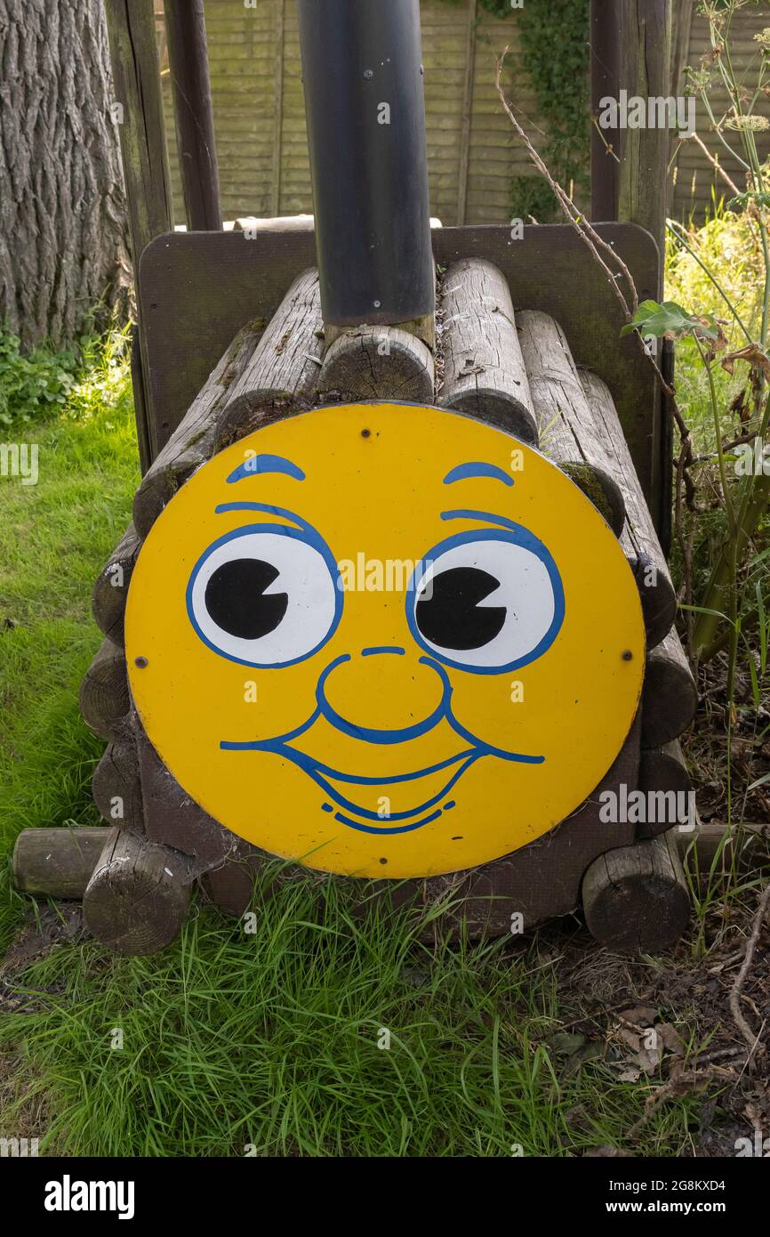 Face de train en bois dans le village de Filby à Bloom Banque D'Images