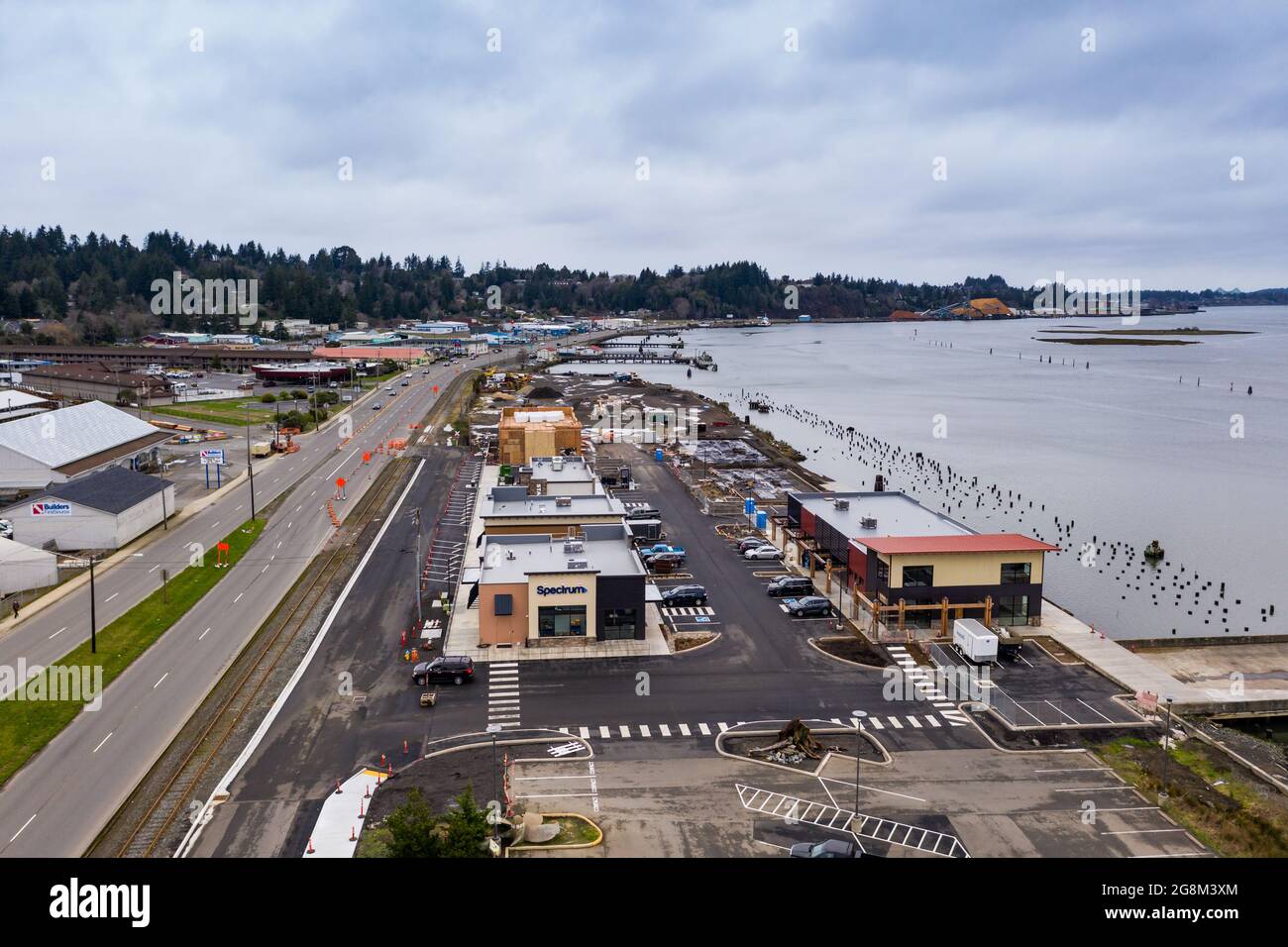 Tir de drone aérien du nouveau centre commercial Coos Bay Village Banque D'Images
