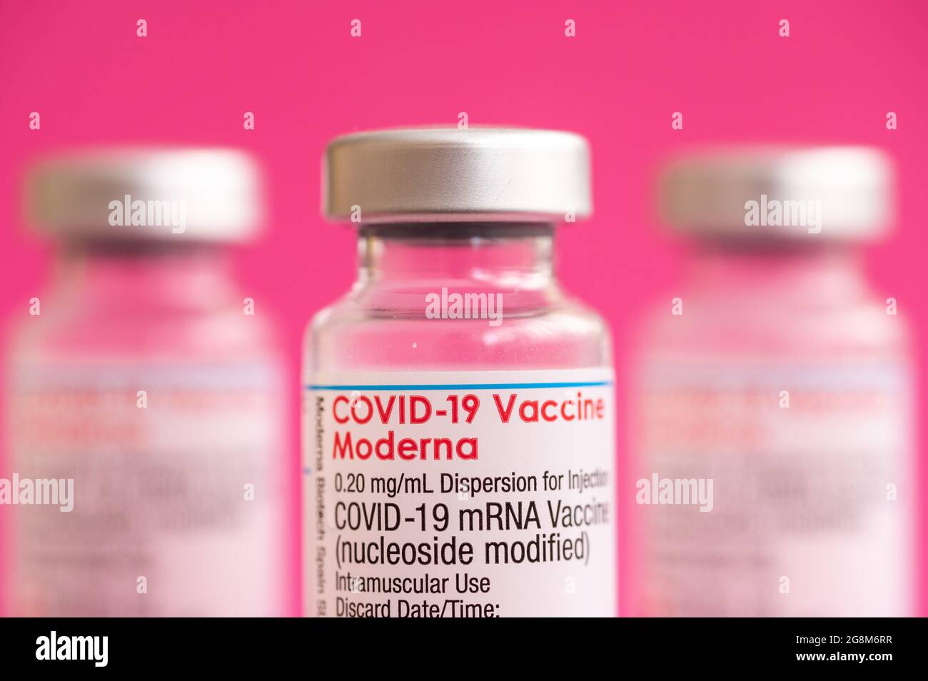 Flacons de vaccin Moderna (ARNm COVID-19, nucléoside modifié) pour le traitement du coronavirus. Banque D'Images