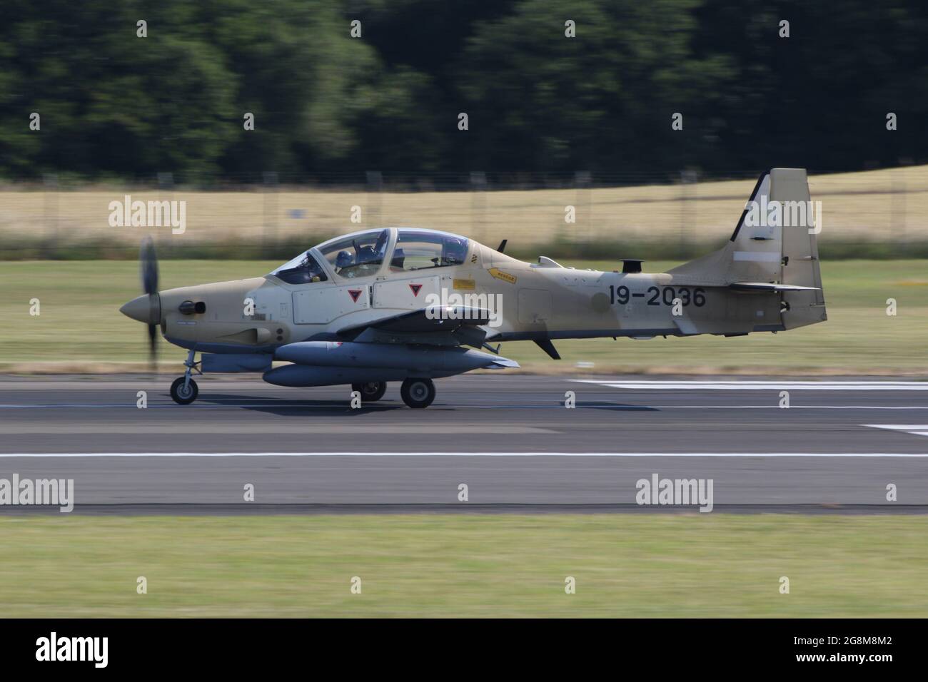 L'un des six Embraer A-29B Super Tucanos destinés à la Force aérienne nigériane (NAF), au départ de l'aéroport international de Prestwick le 20 juillet 2021. L'avion effectuait un vol de livraison entre les États-Unis et le Nigeria et portait une série militaire temporaire américaine (19-2036) pour le vol. Cette cellule deviendra NAF848 dans le service de la Force aérienne nigériane. Banque D'Images