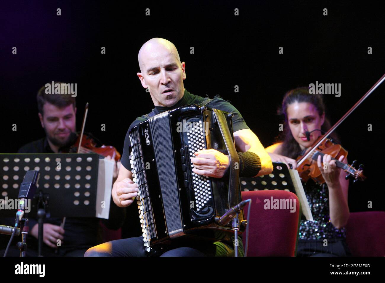 Non exclusif: DNIPRO, UKRAINE - 18 JUILLET 2021 - le joueur de Bandoneon et  d'accordéon Mario Stefano Pietrodarchi se produit pendant le Jazz du Dnipro  2021 Photo Stock - Alamy