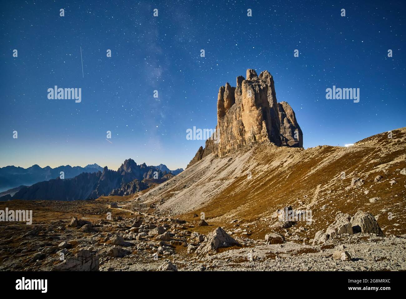 Tre Cime di Lavaredo la nuit dans les Dolomites en Italie, l'Europe. Banque D'Images
