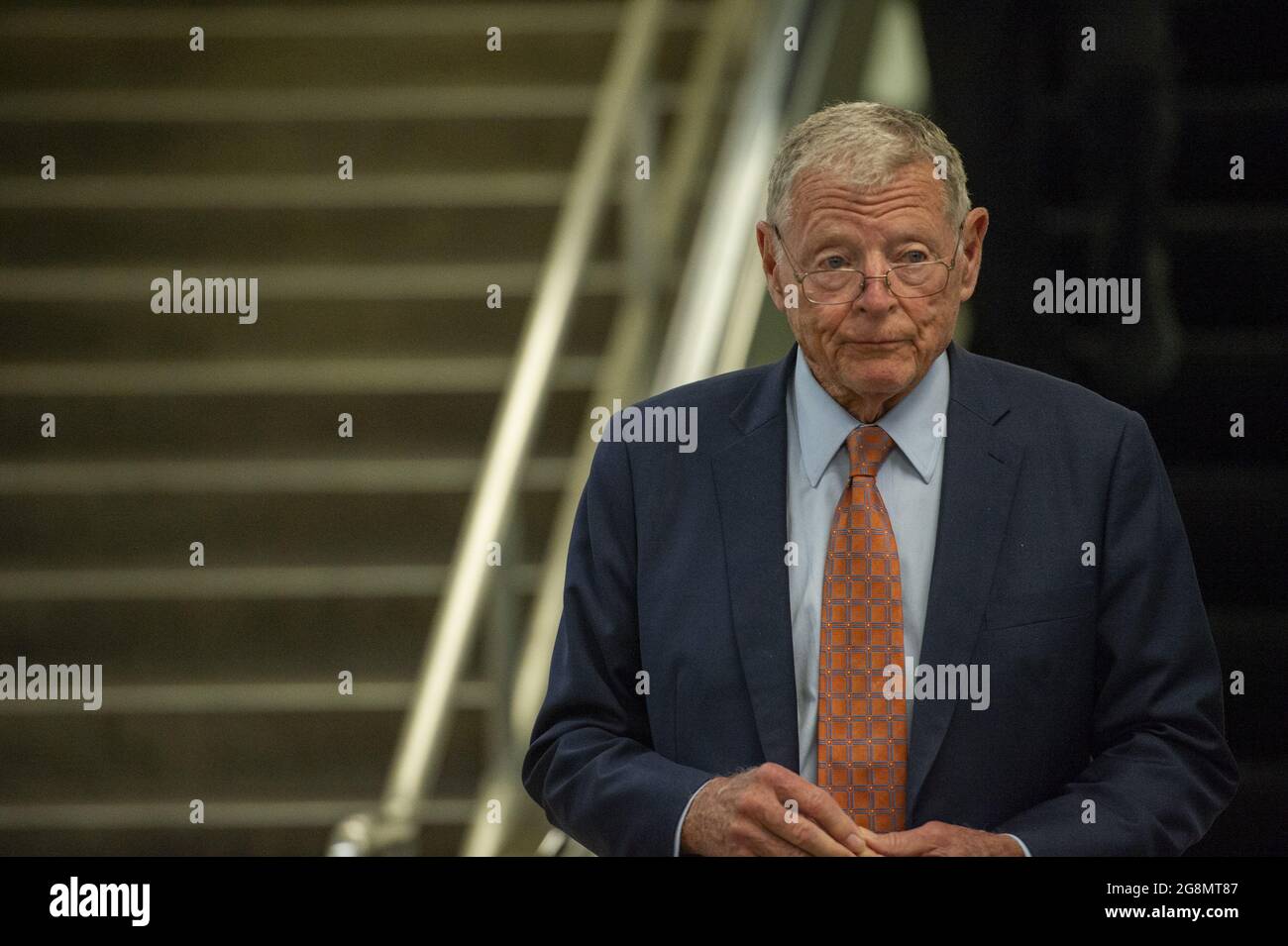 Washington, États-Unis. 21 juillet 2021. Le sénateur Jim Inhofe, dans la sagesse, revient à son bureau après le vote de procédure sur le projet de loi bipartisan sur les infrastructures au Capitole des États-Unis à Washington, DC., le mercredi 21 juillet 2021. Le projet de loi a échoué sans un fort soutien républicain. Photo de Bonnie Cash/UPI Credit: UPI/Alay Live News Banque D'Images