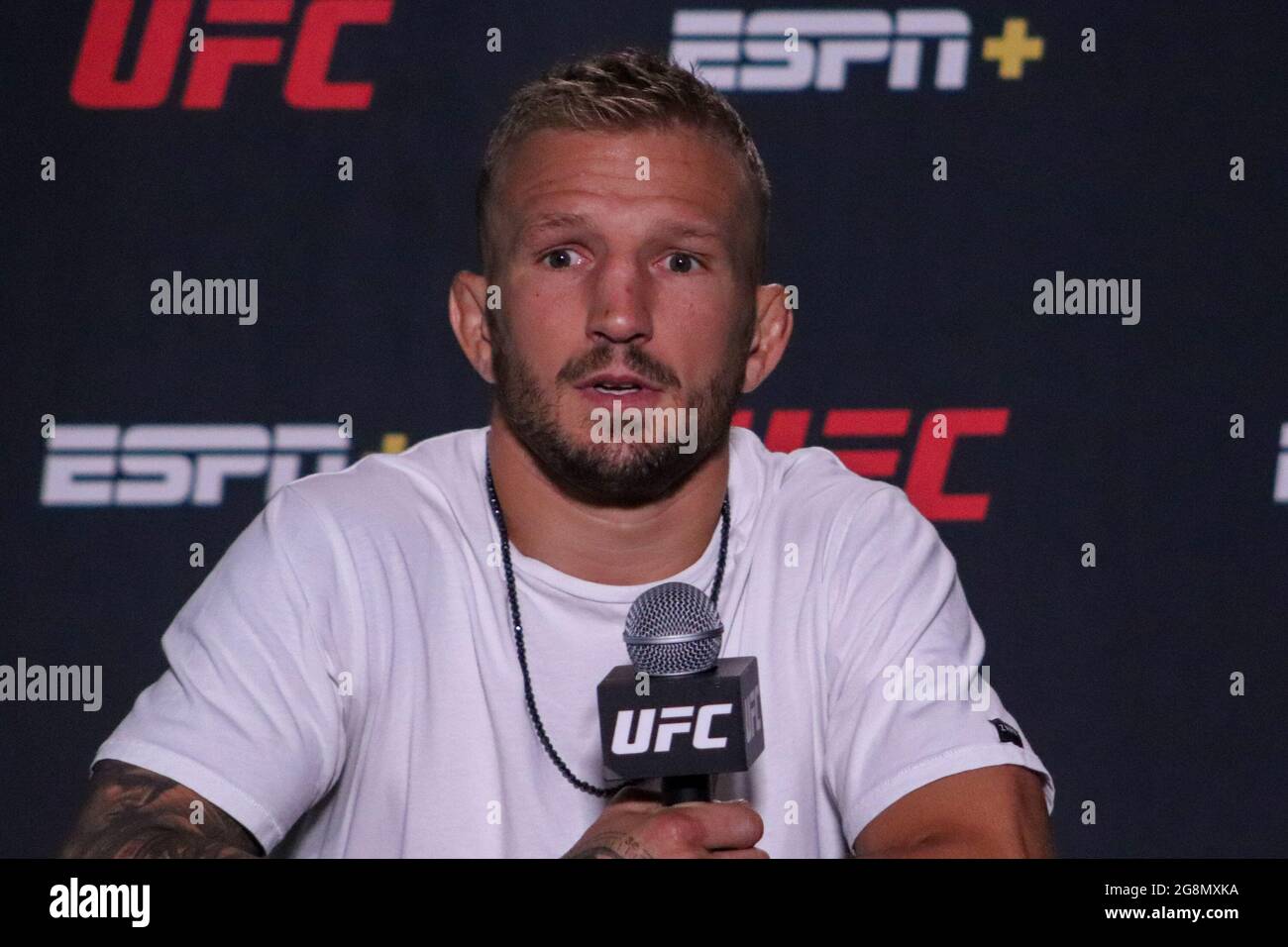 Las Vegas, Nevada, États-Unis. 21 juillet 2021. LAS VEGAS, NV - JUILLET 21 : T.J. Dillashaw interagit avec les médias lors de l'UFC Vegas 32: Media Day à UFC Apex le 21 juillet 2021 à Las Vegas, Nevada, États-Unis. (Photo de Diego Ribas/PxImages) Credit: PX Images/Alamy Live News Banque D'Images