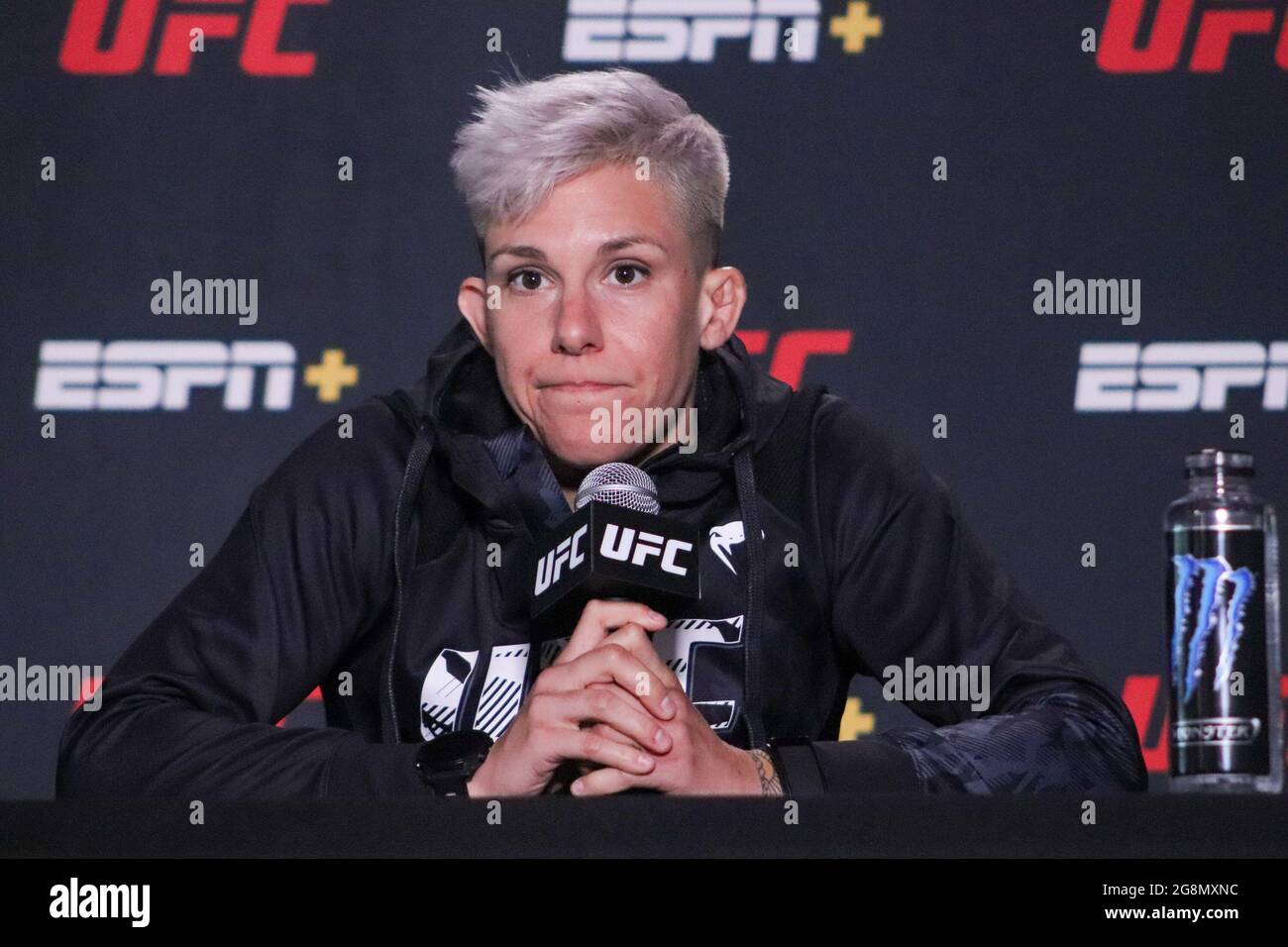 Las Vegas, Nevada, États-Unis. 21 juillet 2021. LAS VEGAS, NV - 21 JUILLET : Macy Chiasson interagit avec les médias lors de l'UFC Vegas 32 : Journée des médias à l'UFC Apex le 21 juillet 2021 à Las Vegas, Nevada, États-Unis. (Photo de Diego Ribas/PxImages) Credit: PX Images/Alamy Live News Banque D'Images