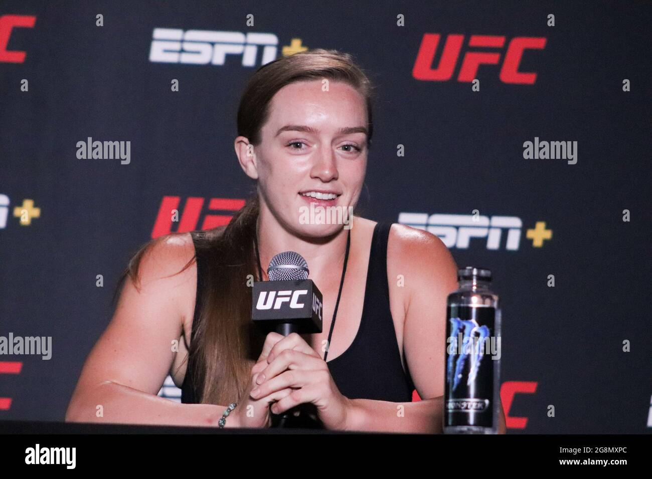 Las Vegas, Nevada, États-Unis. 21 juillet 2021. LAS VEGAS, NV - 21 JUILLET : Aspen Ladd interagit avec les médias lors de l'UFC Vegas 32 : Journée des médias à l'UFC Apex le 21 juillet 2021 à Las Vegas, Nevada, États-Unis. (Photo de Diego Ribas/PxImages) Credit: PX Images/Alamy Live News Banque D'Images