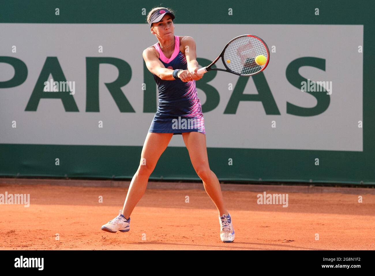 Irina Bara (ROUMANIE) joue contre Kristina Kucova (SLOVAQUIE) lors du tournoi ouvert BNP Paribas Pologne (catégorie WTA 250) à Gdynia. Jeu suspendu avec un score de 3:6, 7:5, 2:4 (Kucova - Bara). (Photo de Grzesiek J?drzejewski/SOPA Images/Sipa USA) crédit: SIPA USA/Alay Live News Banque D'Images