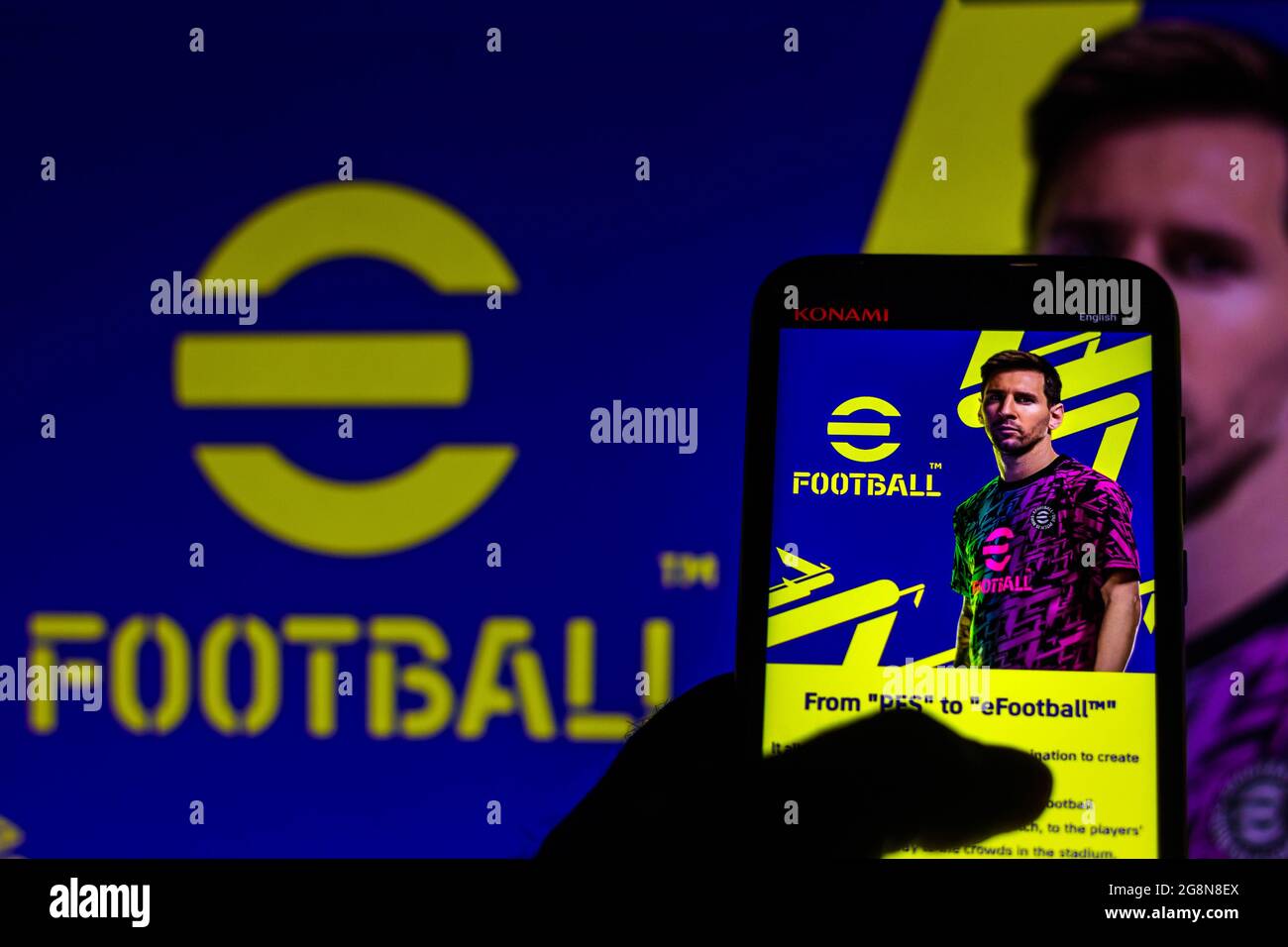 Brésil. 21 juillet 2021. Dans cette illustration, le logo efootball apparaît sur un smartphone. Konami révèle que Pro Evolution Soccer (PES) sera appelé efootball et sera gratuit pour plusieurs plates-formes. (Photo de Rafael Henrique/SOPA Images/Sipa USA) crédit: SIPA USA/Alay Live News Banque D'Images