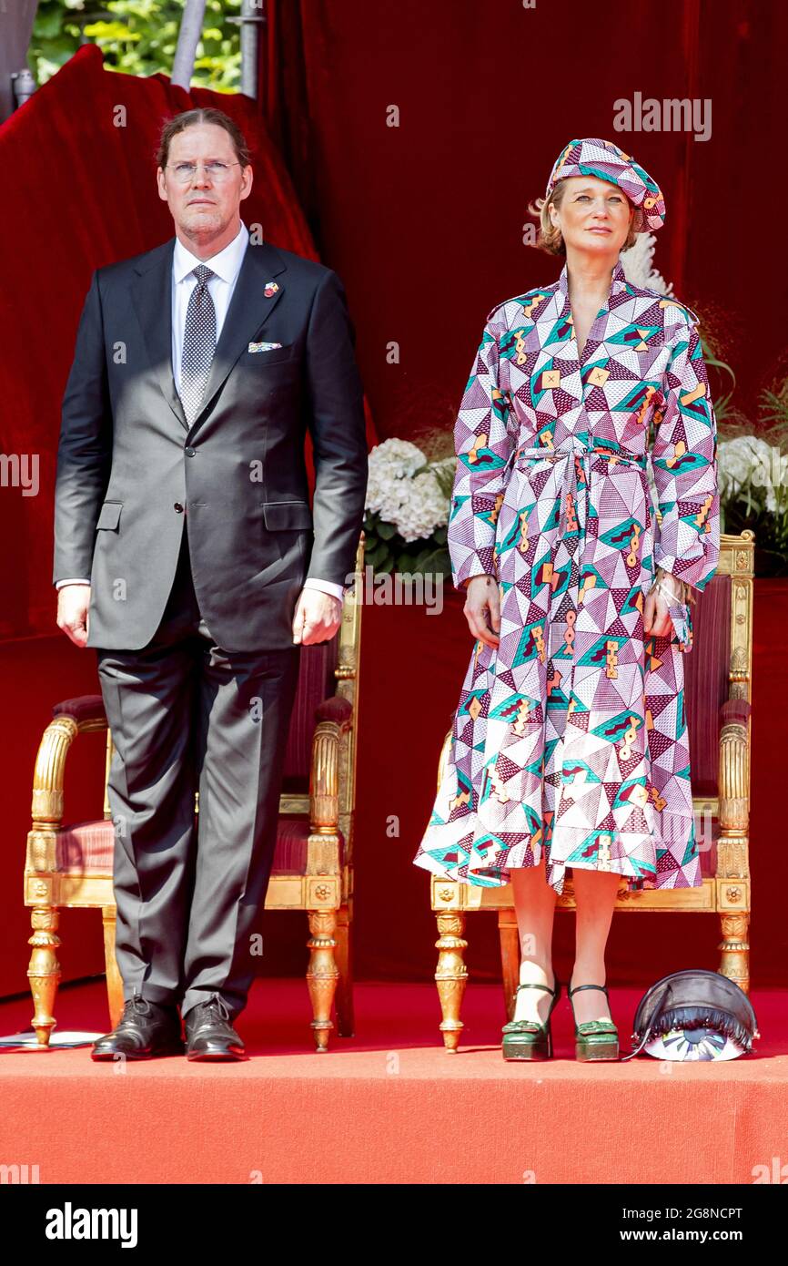 La princesse Delphine de Saxe-Cobourg et son mari Jim O'Hare assistent ...