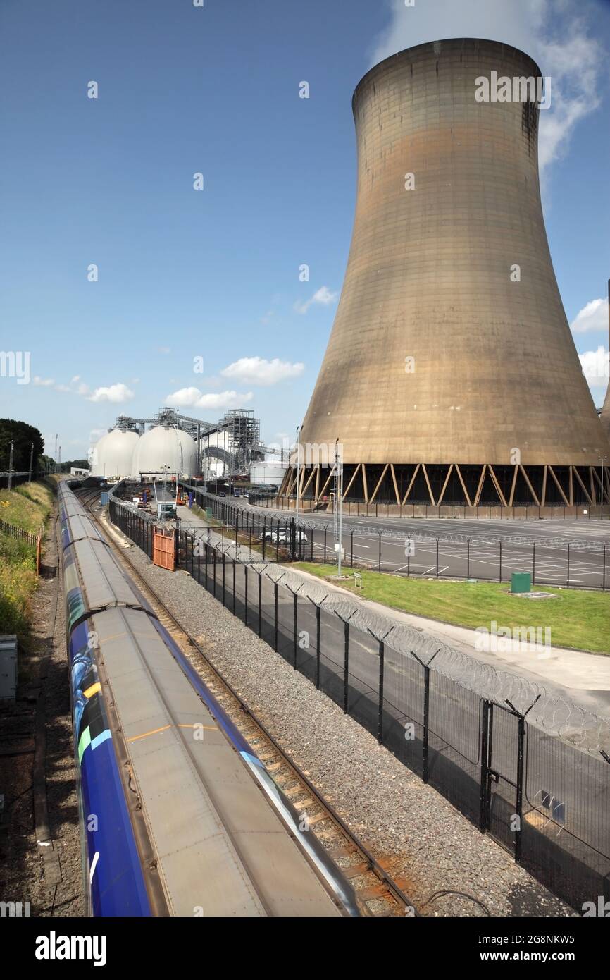 Les wagons de biomasse de marque Drax formant le service de 1013 Immingham à Drax Power Station arrivent à destination le 20/7/21. Banque D'Images