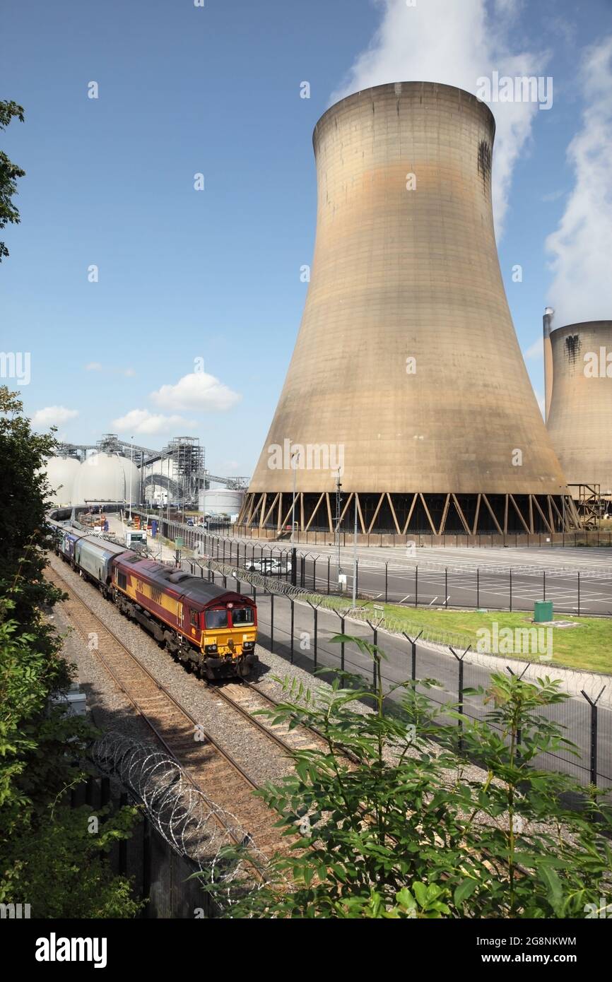 DB Cargo classe 66 loco 66092 transport de la centrale électrique Drax 1250 vers le service de biomasse d'Immingham depuis Drax le 20/07/21. Banque D'Images