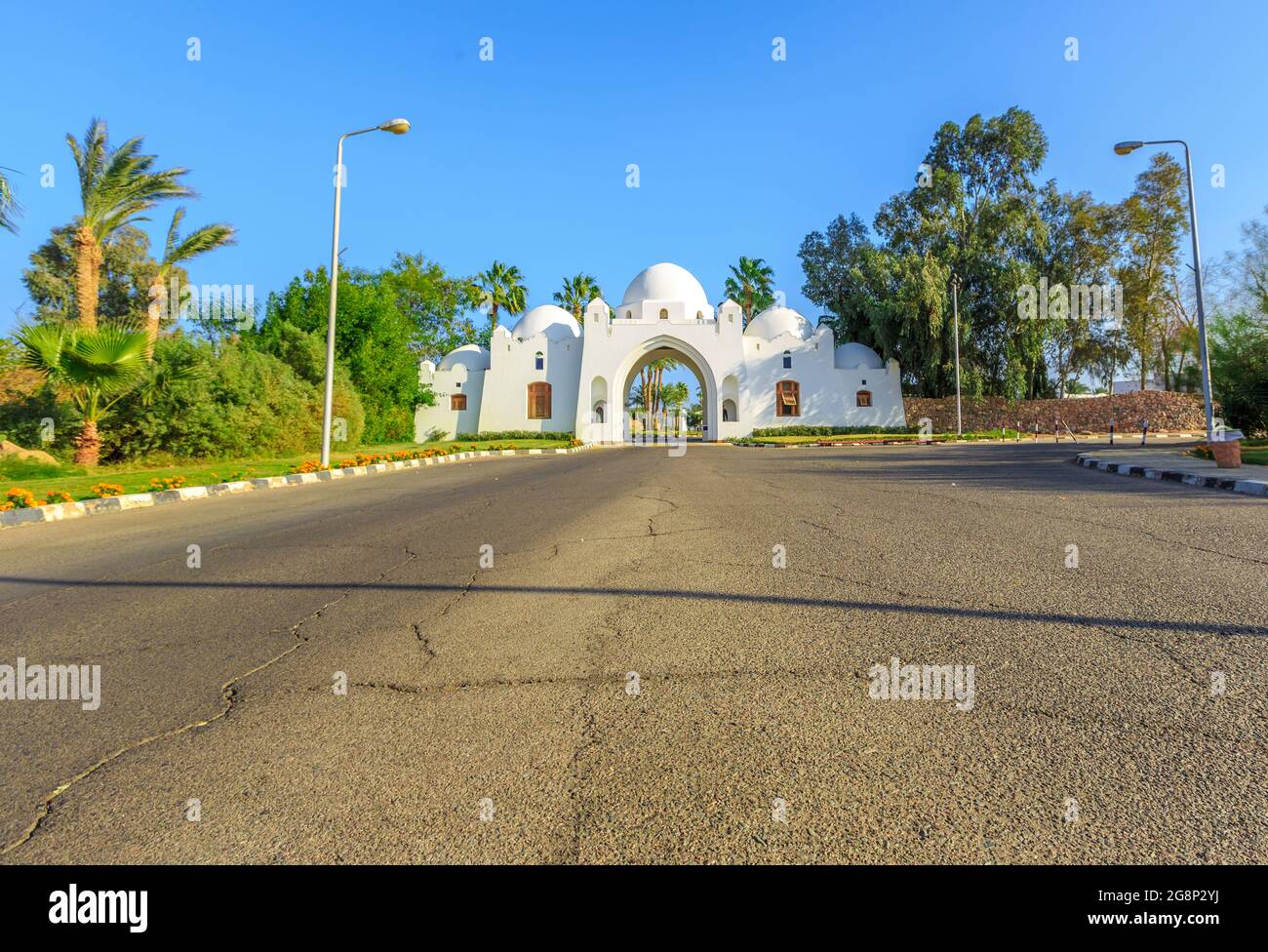 Façade de l'arche à l'entrée magnifique hôtel en Egypte. Banque D'Images