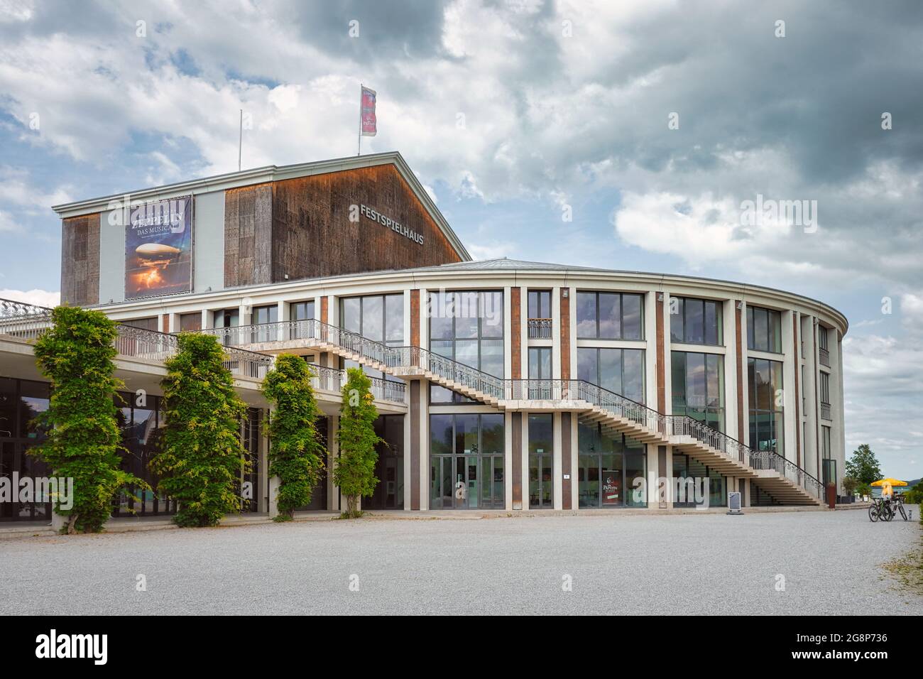Festspielhaus Neuschwanstein, salle des fêtes à Füssen, Bavière, Allemagne. Théâtre musical sur la rive du lac Forggensee. Banque D'Images