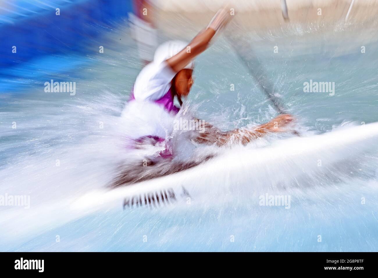 Général, fonction, flou, dynamique, action. Entraînement canoë slalom, canoë slalom, eau vive le 22 juillet 2021, Kasai Canoe Slalom Centre. Jeux olympiques d'été 2020, de 23.07. - 08.08.2021 à Tokyo/Japon. Banque D'Images