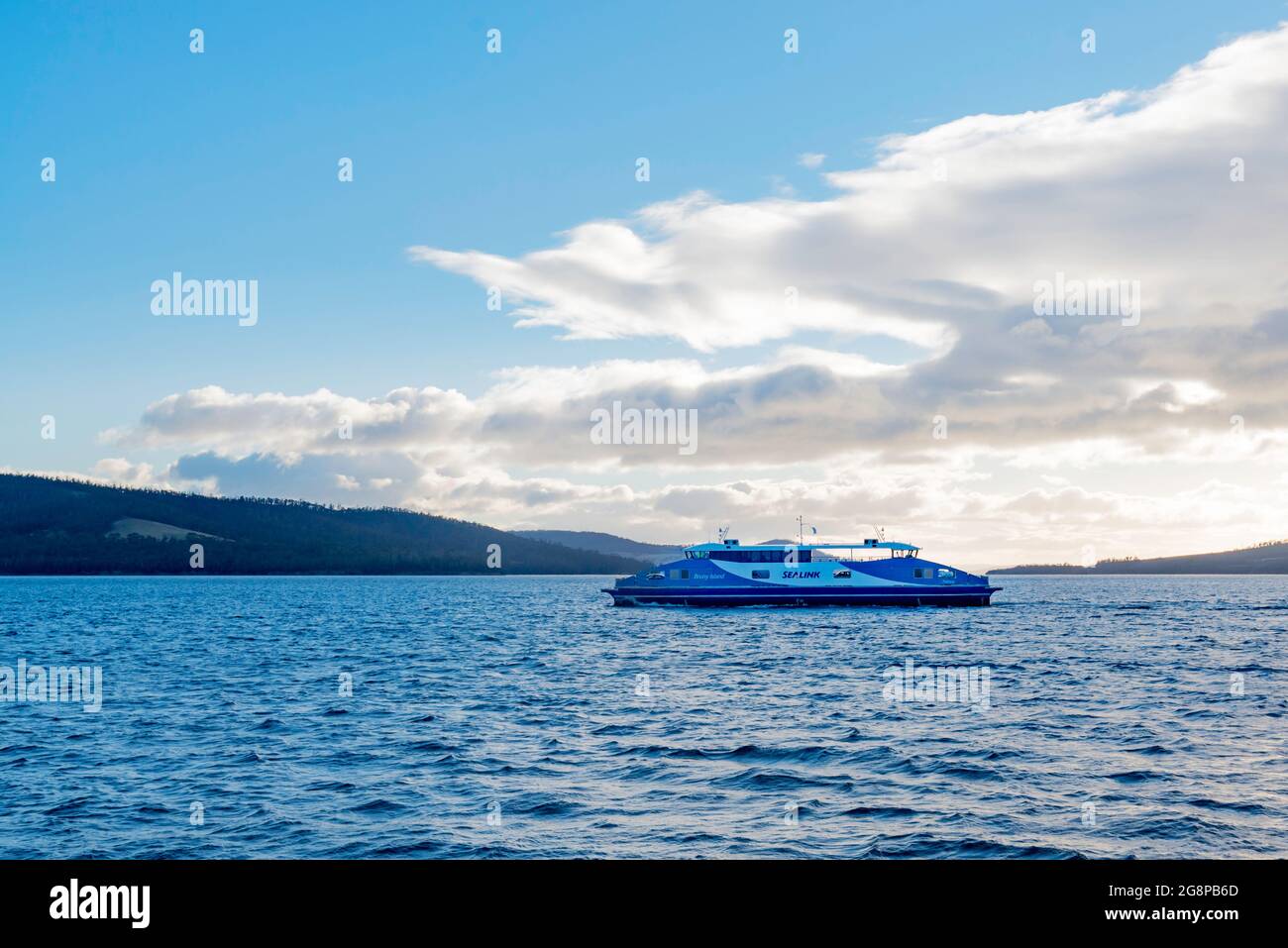 2021 mai : la nouvelle voiture Sealink et le ferry pour les gens traversent le canal d'Entrecasteaux de Bruny Island à Kettering en Tasmanie, en Australie Banque D'Images