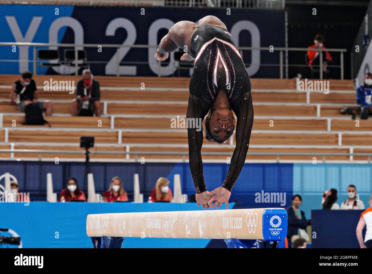 Tokyo, Japon. 22 juillet 2021. États-Unis Gymnast Simone Biles, pratique sur le faisceau de balance au Centre de gymnastique Ariake avant le début des Jeux Olympiques de Tokyo, au Japon, le jeudi 22 juillet 2021. Photo de Richard Ellis/UPI. Crédit : UPI/Alay Live News Banque D'Images