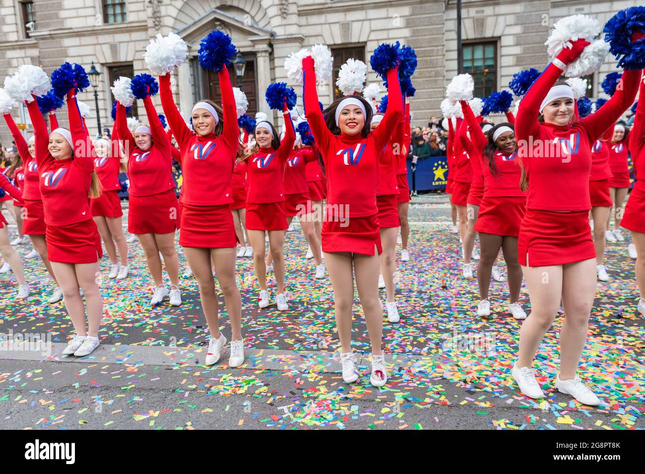 Varsity tous les cheerleaders américains se sont produits au London New Year's Day Parade (LNDYP), Londres, Royaume-Uni Banque D'Images