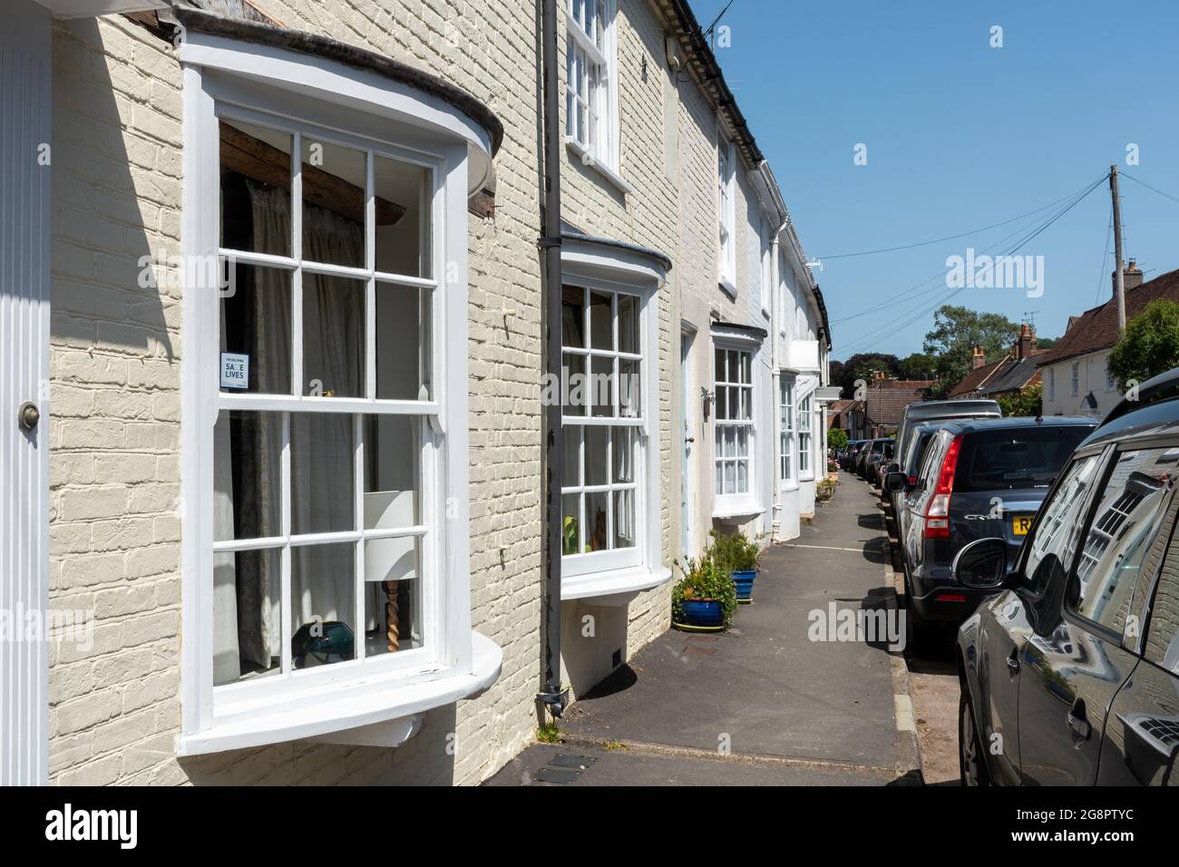 Village de Hambledon dans le Hampshire, Angleterre, Royaume-Uni. Maisons mitoyennes avec baies vitrées sur East Street. Banque D'Images