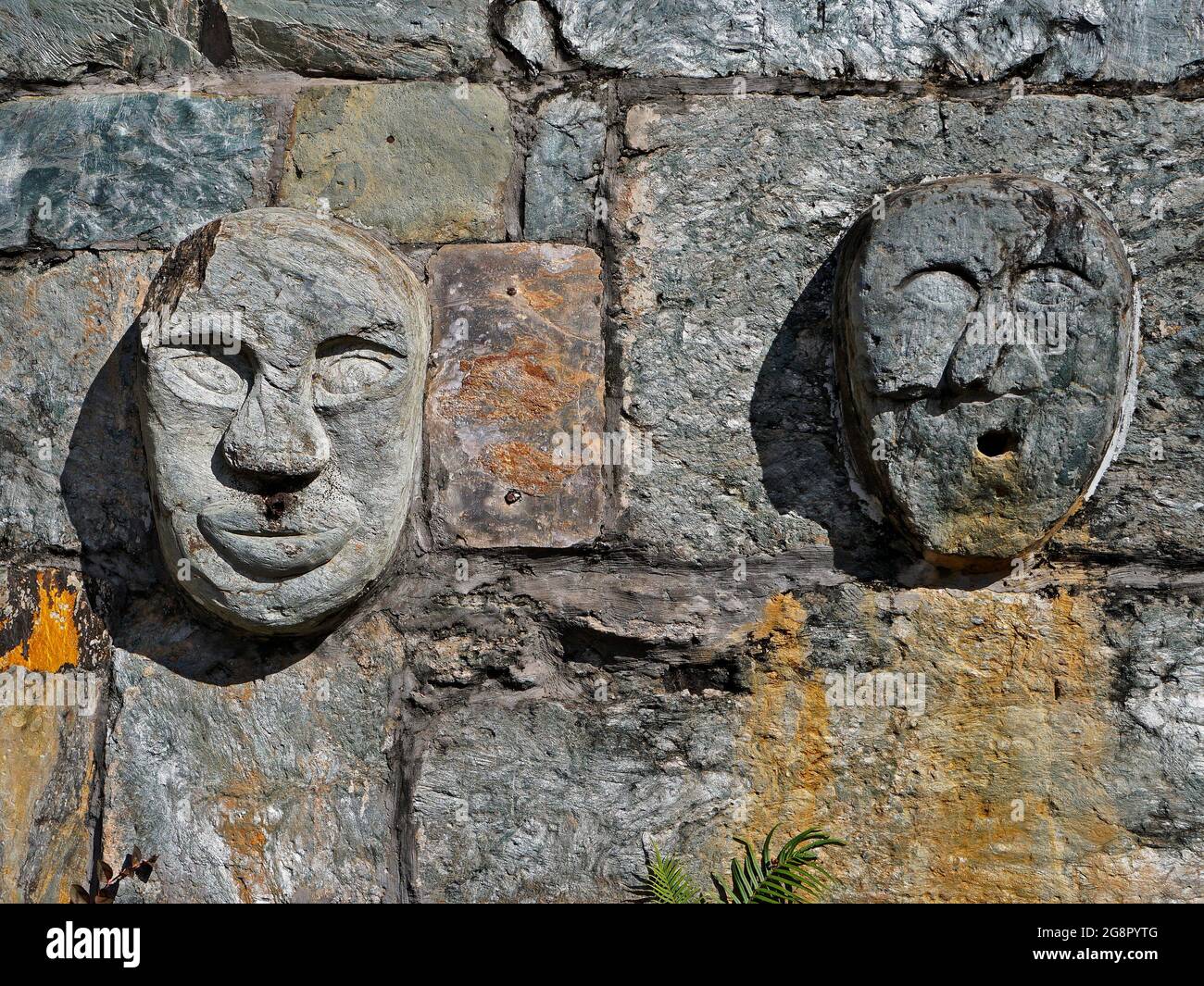 Ancienne fontaine (détail) construite en 1787 dans la ville historique de Diamantina, Brésil Banque D'Images