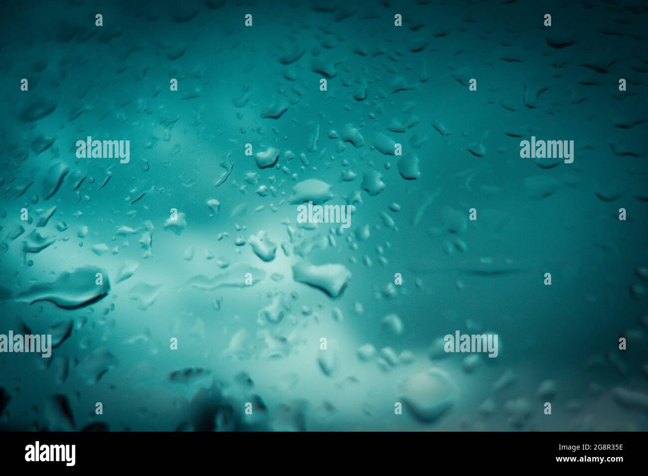 Gouttes de pluie sur un verre Banque D'Images