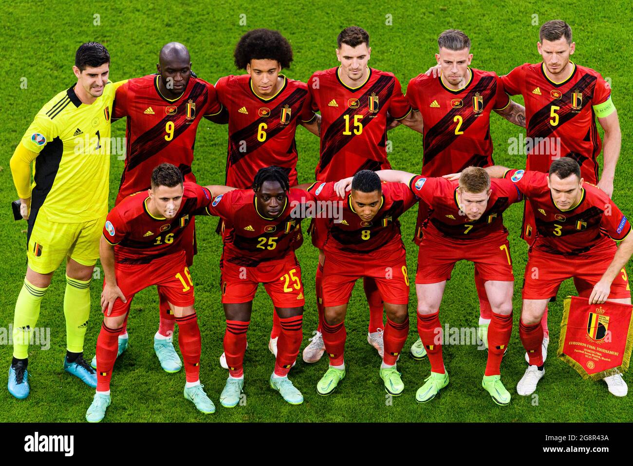 Munich, Allemagne - 02 juillet : Belgique l'équipe nationale pose pour la  photo de l'équipe avec Thibaut Courtois, Romelu Lukaku, Axel Witsel, Thomas  Meunier, Toby Alderwei Photo Stock - Alamy