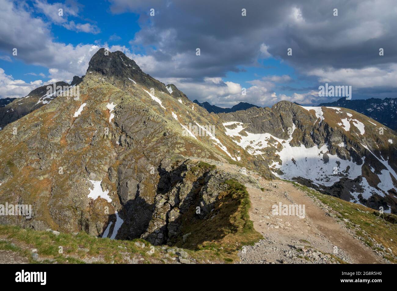 Paysage de montagne dans les Hautes Tatras. Vue sur le pic de Swinica. Banque D'Images