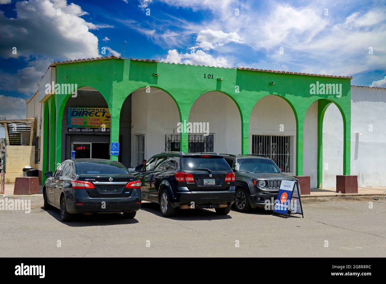 Terminal de transport privé pour les personnes venant de l'autre côté de la frontière entre le Mexique et les États-Unis à Douglas AZ Banque D'Images