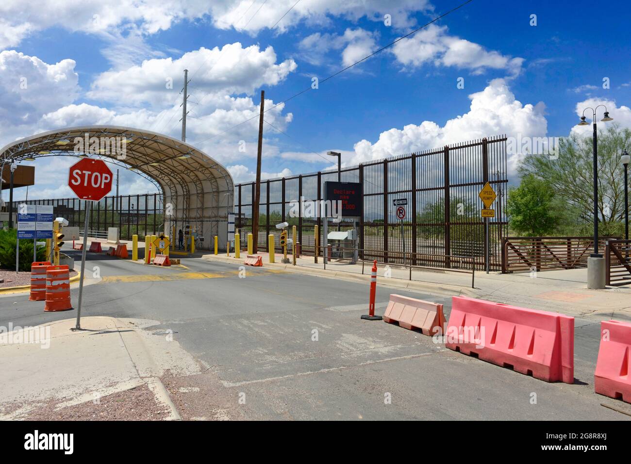Sortie et point d'entrée de la frontière ENTRE LES ÉTATS-UNIS et le Mexique à Douglas Arizona Banque D'Images