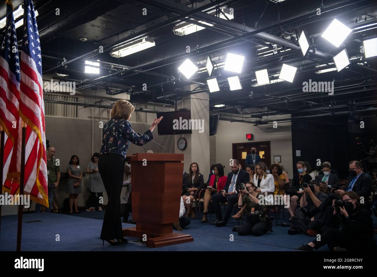 Washington, États-Unis d'Amérique. 22 juillet 2021. La Présidente de la Chambre des représentants des États-Unis Nancy Pelosi (démocrate de Californie) fait des remarques lors de sa conférence de presse hebdomadaire au Capitole des États-Unis à Washington, DC, le jeudi 22 juillet 2021. Crédit: Rod Lamkey/CNP/Sipa USA crédit: SIPA USA/Alay Live News Banque D'Images