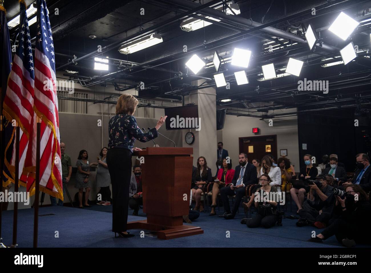 Washington, États-Unis d'Amérique. 22 juillet 2021. La Présidente de la Chambre des représentants des États-Unis Nancy Pelosi (démocrate de Californie) fait des remarques lors de sa conférence de presse hebdomadaire au Capitole des États-Unis à Washington, DC, le jeudi 22 juillet 2021. Crédit: Rod Lamkey/CNP/Sipa USA crédit: SIPA USA/Alay Live News Banque D'Images