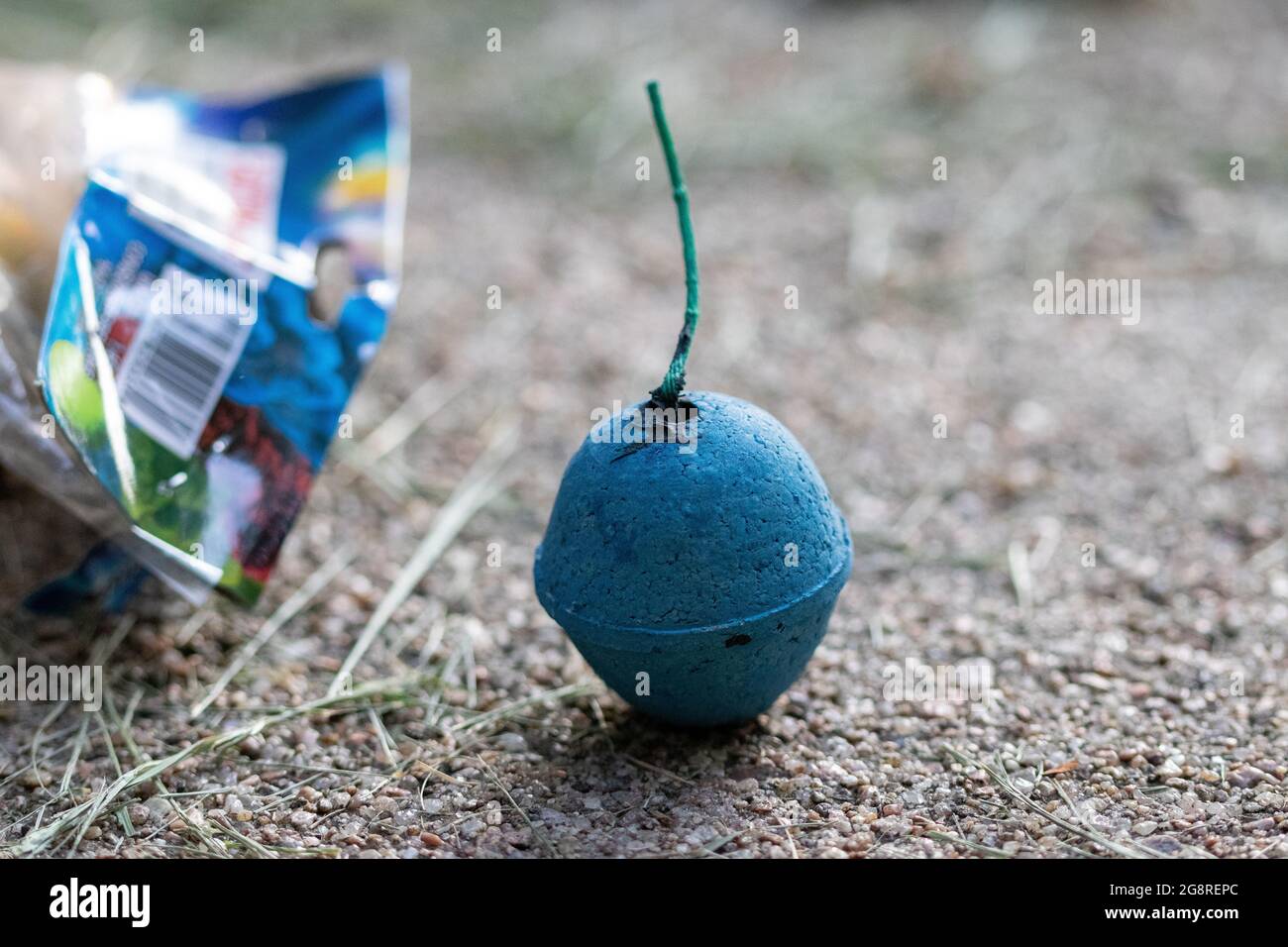 Exposition colorée et vibrante de bombes de fumée bleues célébrant le jour de l'indépendance avec fond texturé 4 juillet . Montre l'utilisation artistique de la couleur et du design. . Photo de haute qualité Banque D'Images