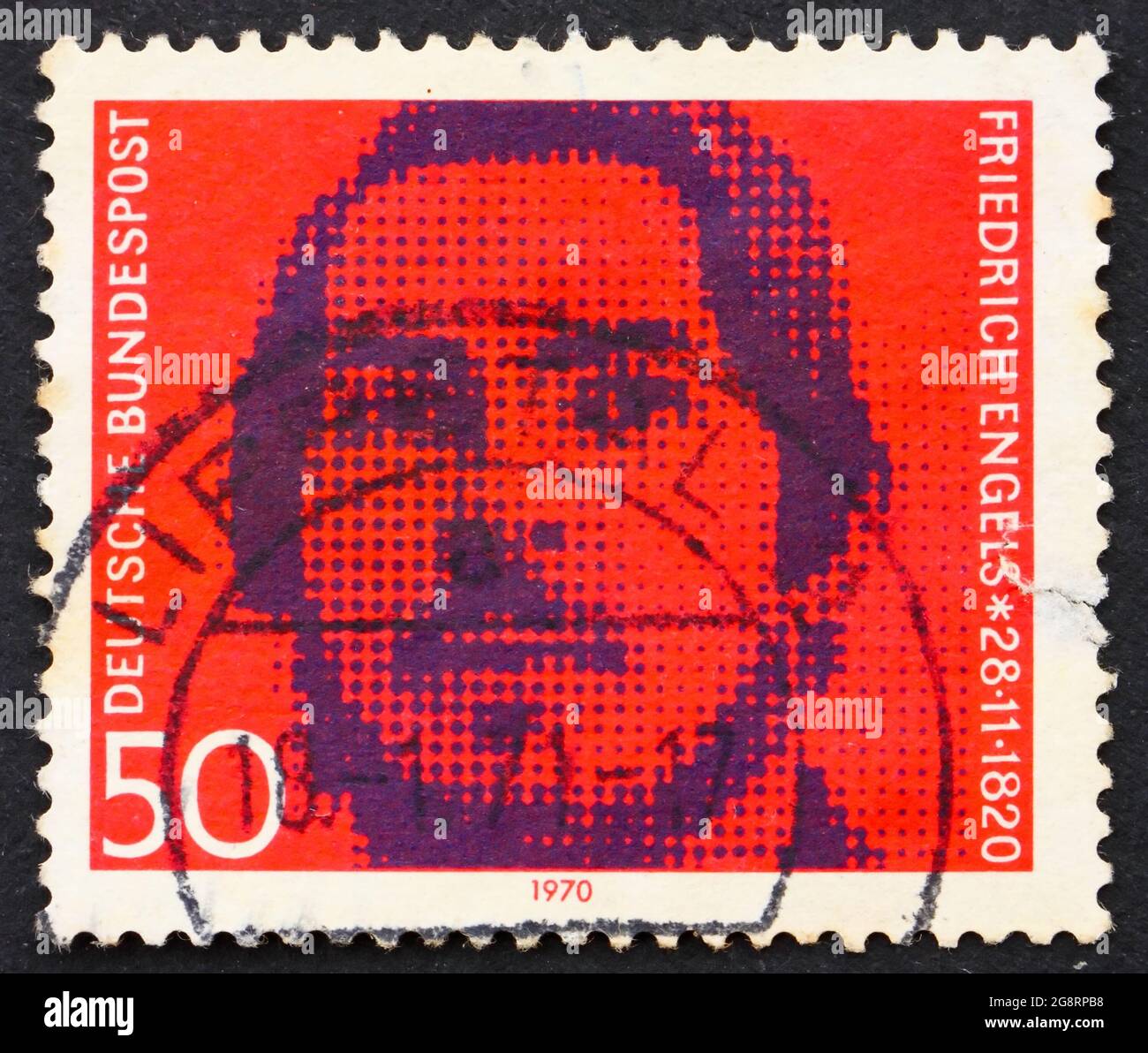 ALLEMAGNE - VERS 1970: Un timbre imprimé en Allemagne montre Friedrich Engels, socialiste, collaborateur avec Karl Marx, vers 1970 Banque D'Images