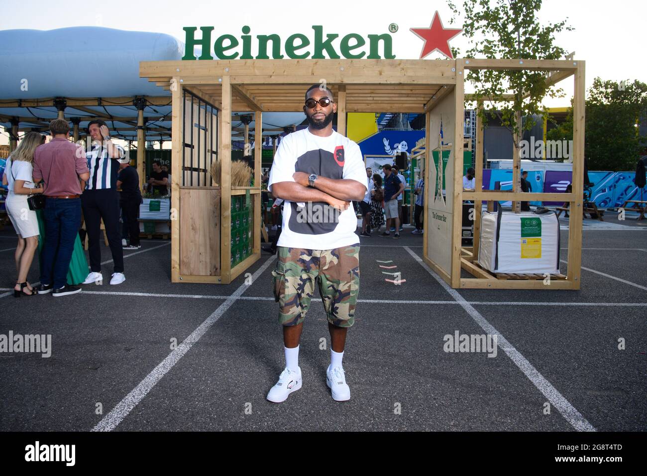 USAGE ÉDITORIAL SEULEMENT Tinie participe au lancement du Heineken Greener Bar, un concept de bar durable, qui sera ouvert ce week-end au Heineken London E-Prix 2021, au centre Excel, Victoria Dock, Londres. Date de la photo: Jeudi 22 juillet 2021. Banque D'Images