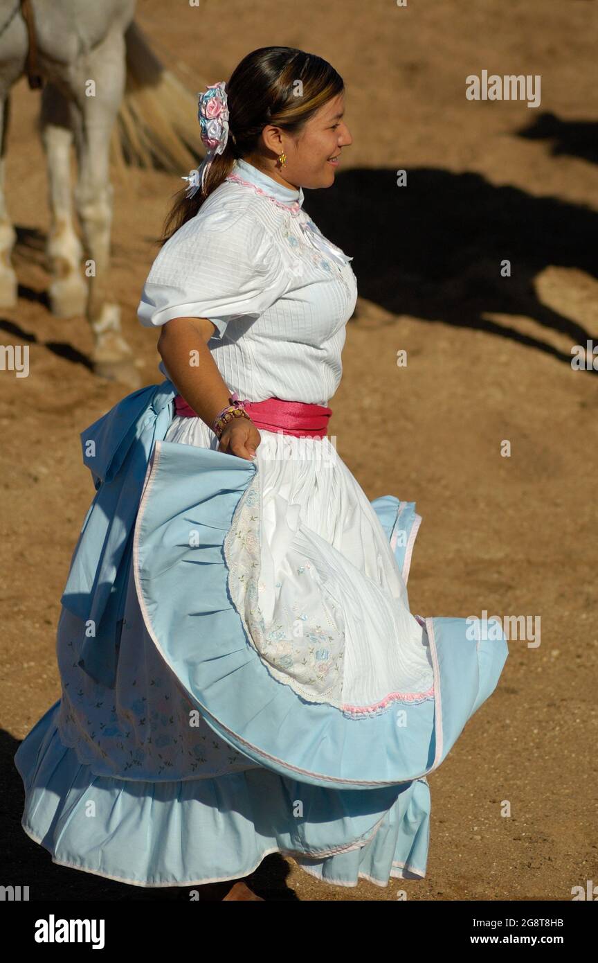 18 mars 2017- Merida, Yucatan, Mexique. Concours « Escaramuza » à l'occasion d'un concours « Lienzo Charro ». L'Escaramuza est une partie sportive de la charreria mexicaine réservée aux filles Banque D'Images