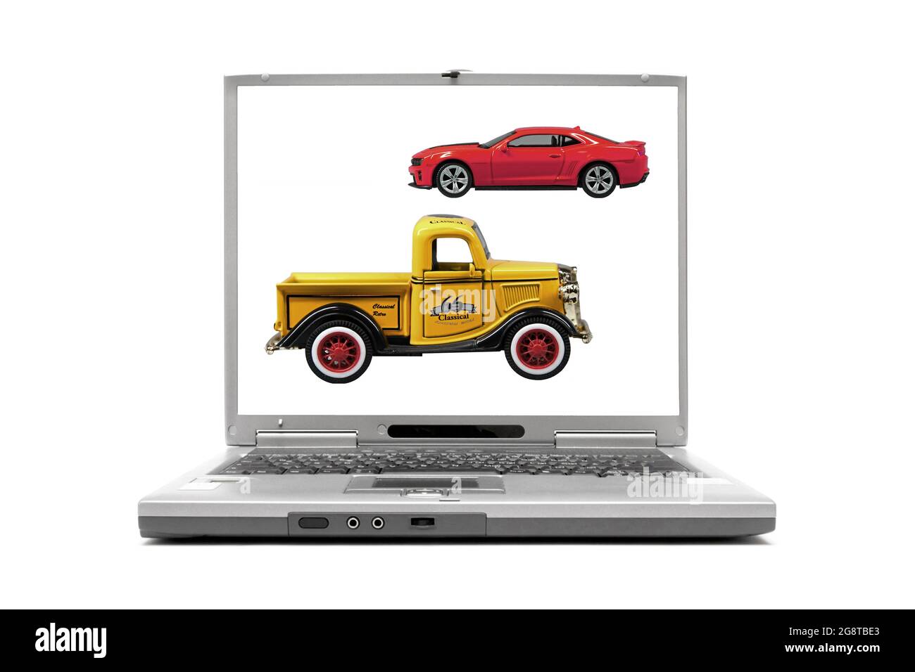 modèles de voitures sur l'écran d'un ordinateur portable Banque D'Images