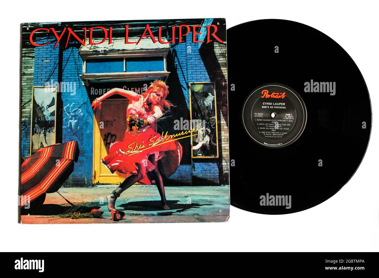 Pop et nouvel artiste de vague, Cyndi Lauper album de musique sur vinyle disque LP. Intitulé : elle est si inhabituelle couverture d'album Banque D'Images
