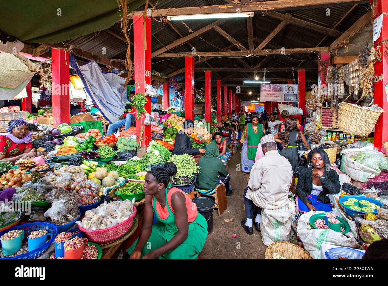 Marché agricole avec fruits et légumes frais à Kampala, en Ouganda Banque D'Images