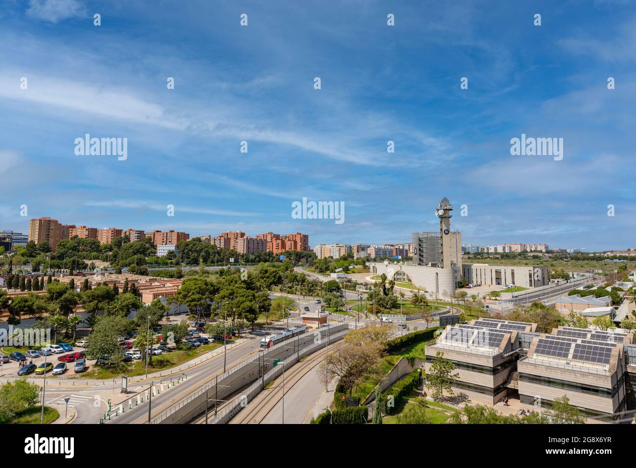 Valence, Espagne. 16 avril 2021. Vue panoramique sur les villes de Burjassot et Paterna dans la Comunidad Valenciana. Banque D'Images